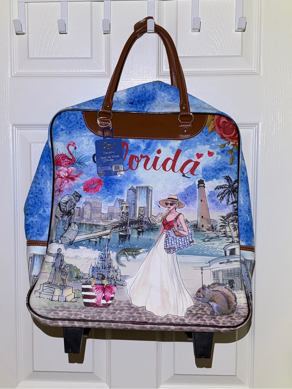 NWT Tropical Florida Motif Small Wheeled Carry On Bag. 16” x 18” x 9”